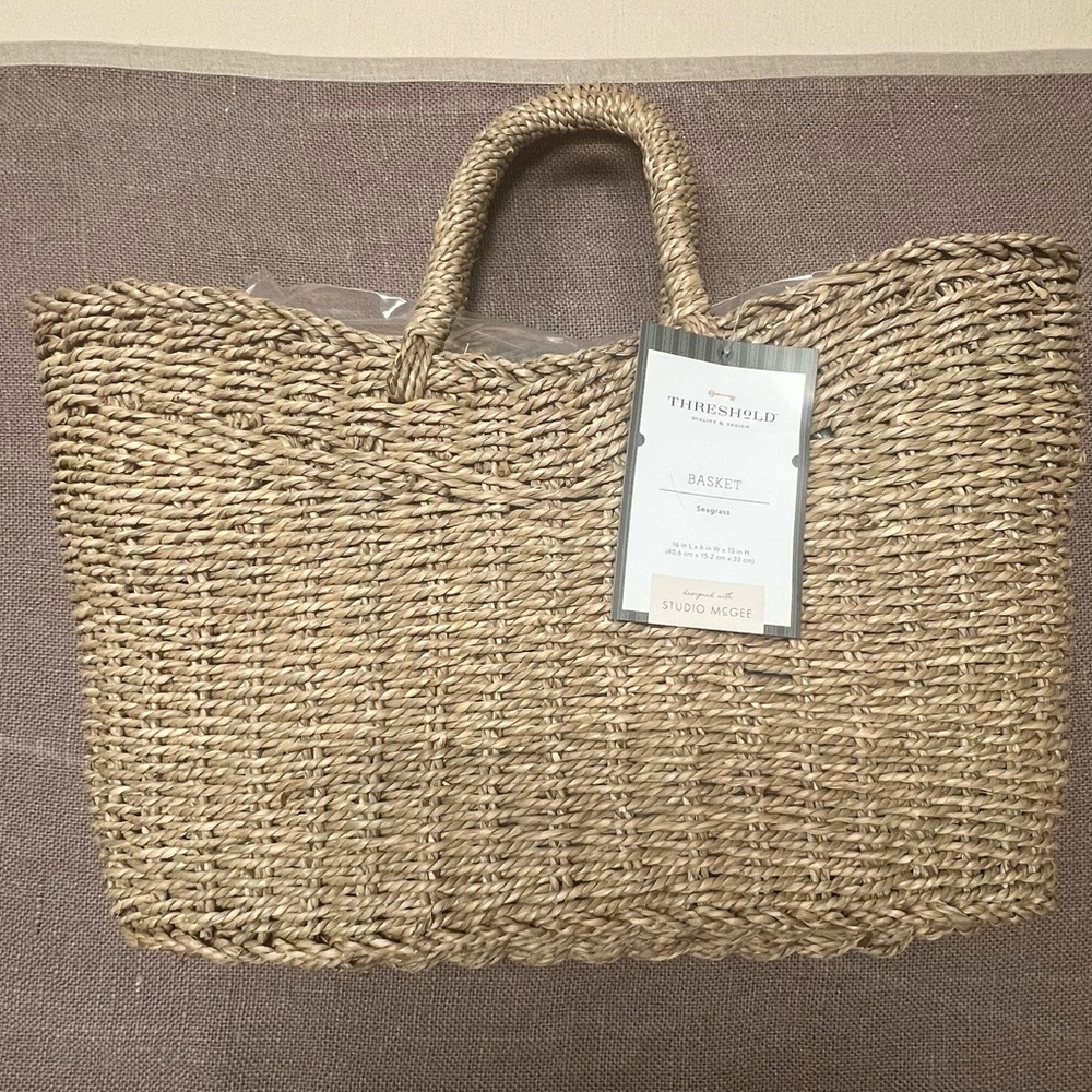 Threshold Studio McGee Seagrass Woven Basket Tote Bag with Handles Brand New - Picture 2 of 6